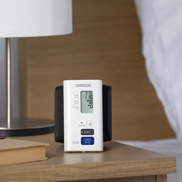 Tlakomer OMRON NightView